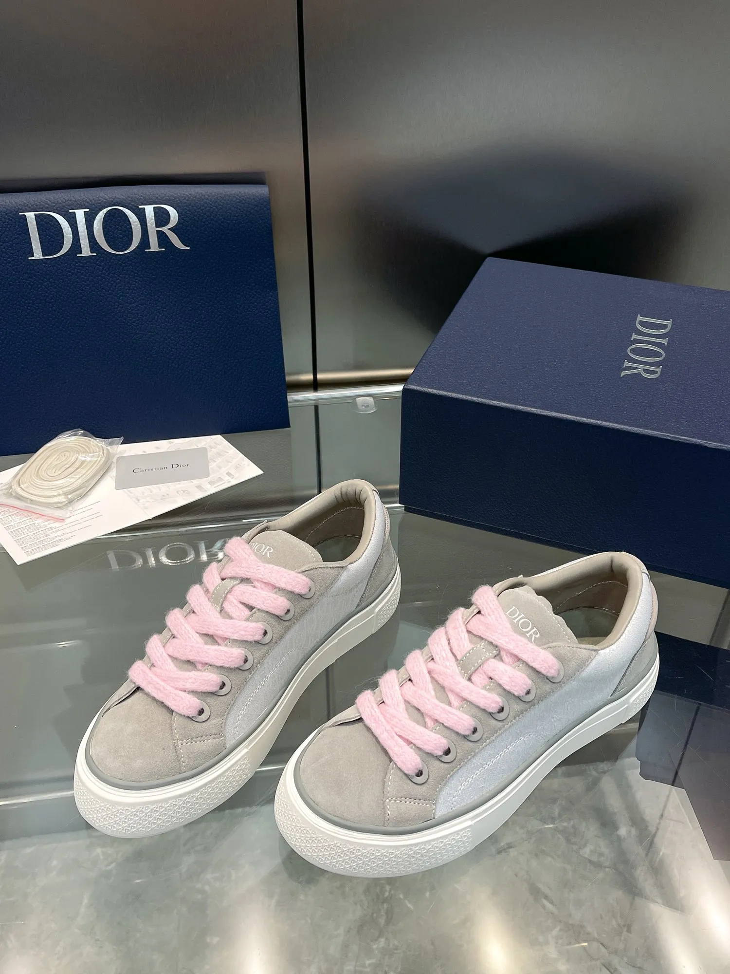 👟👟Ex-factory price 600👟👟 Dior 2023 autumn and winter haute couture series new CD jelly color couple flat casual shoes Dior Size: Female size 35-42 (41.42 customized, non-refundable) / Male size 38-46 (38.46 customized, non-refundable)